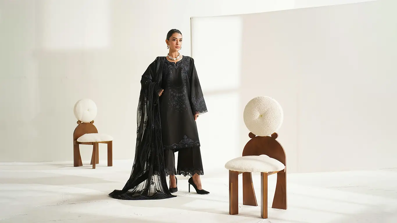 Minimalist Drama: Sculptural Shapes & Chic Black